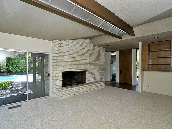 4th image of 19632 Glen Una Dr