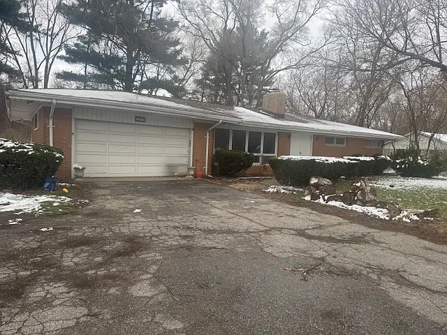 3 bed, 1.5 bath, 1300 sqft, $2,000 — Photo 2