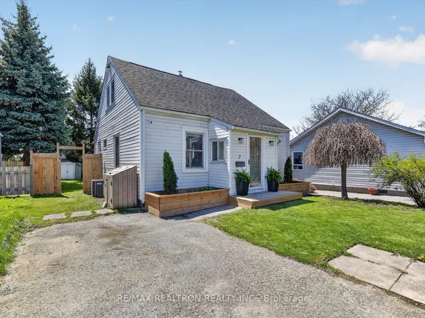 7 York St, Ajax, ON L1S 1S7