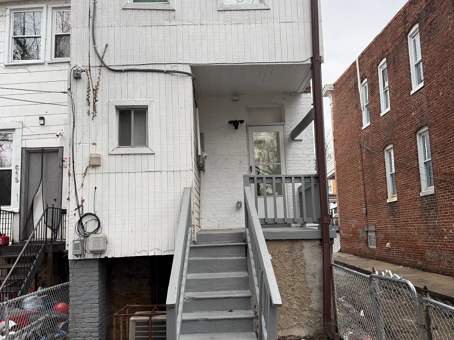 4 bed, 100 sqft, $800 — Photo 1
