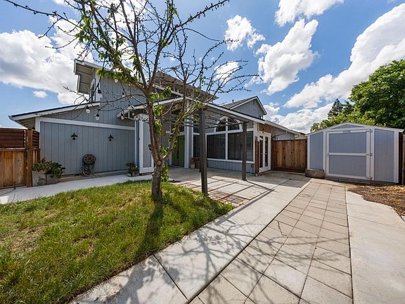 2nd image of 1071 Winters Dr