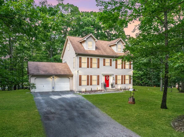 1154 Park Dr, East Stroudsburg, PA 18302