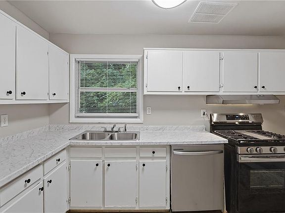 2nd image of 2319 Collier Dr