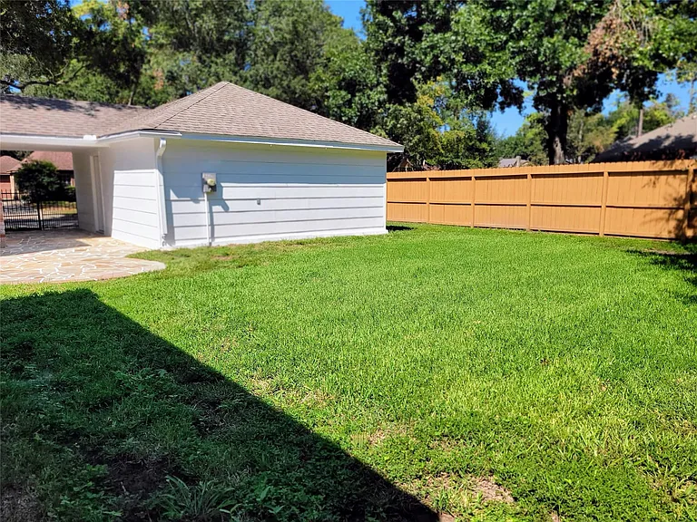 11926 Stillwater Dr — Photo 31