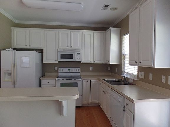 1005 Red Hat Kitchen