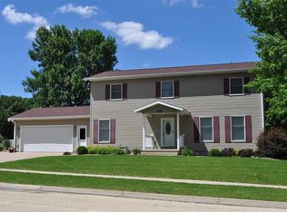 1606 NW Hickory Heights Dr, Waverly, IA 50677