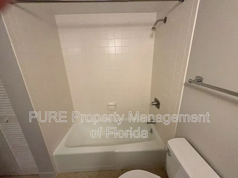 549 Fairways Dr #B — Photo 18