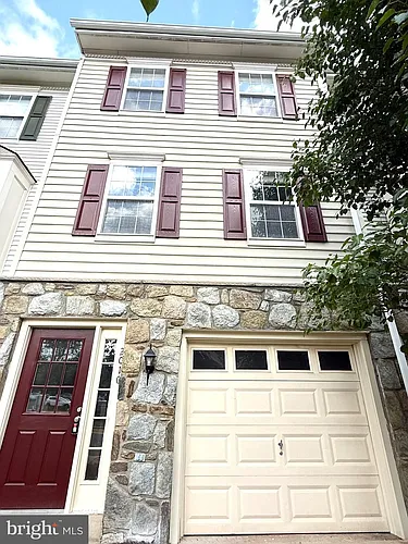 2010 Capstone Cir Photo 1