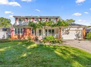 1835 Golfview Dr, Dearborn, MI 48128