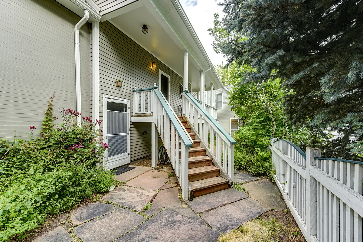 Building Photo - 929 Maxwell Ave #2