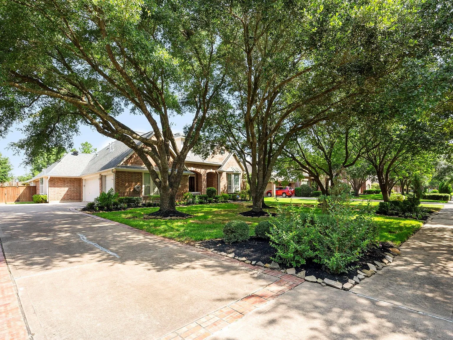 4 bed, 4.5 bath, 4249 sqft, $3,800 — Photo 3