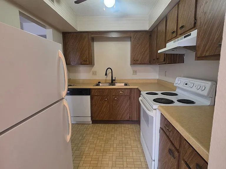 1008 Bridgit Ct SE — Photo 15
