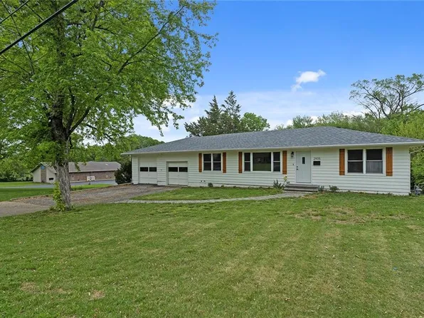 2905 S Hardy Ave, Independence, MO 64052