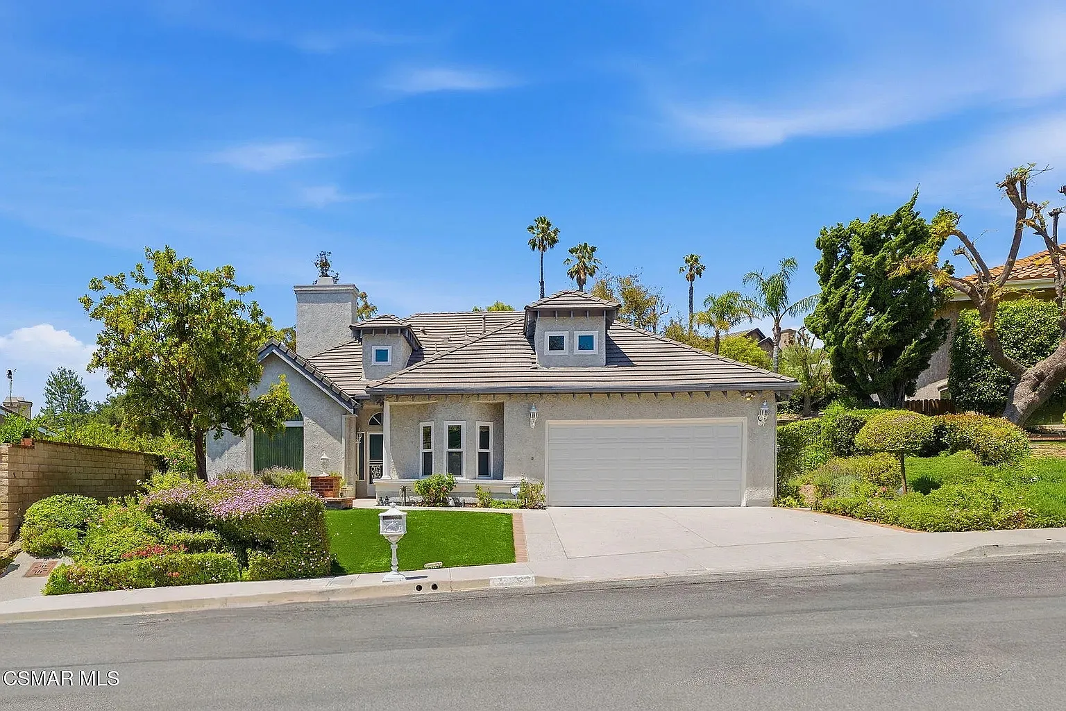 2085 Brookfield Dr — Photo 1