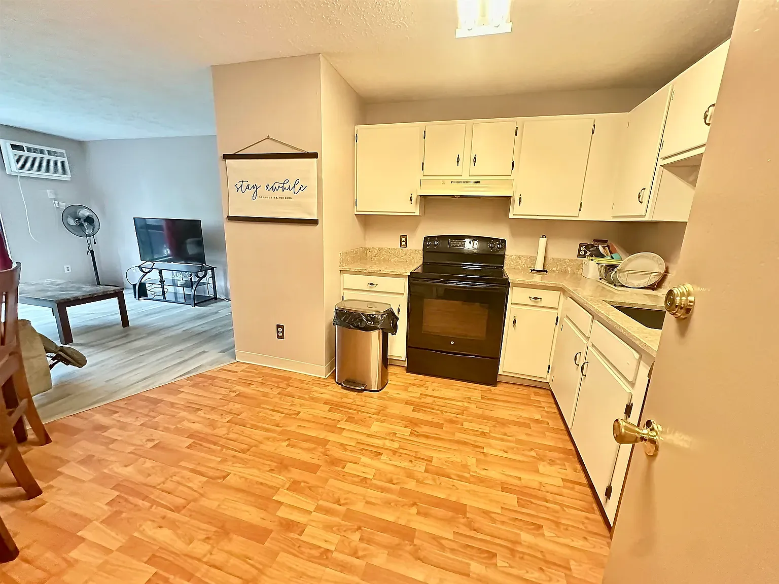 2 bed, 645 sqft, $1,900 — Photo 3
