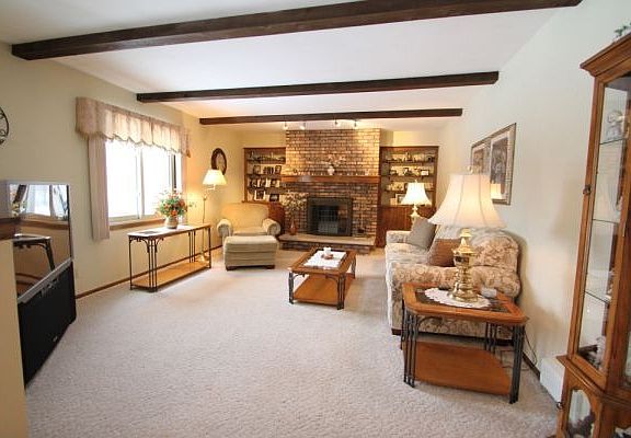 Spacious Family Room w/Fireplace