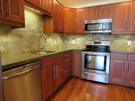 2nd image of 733 Kline St Unit 309