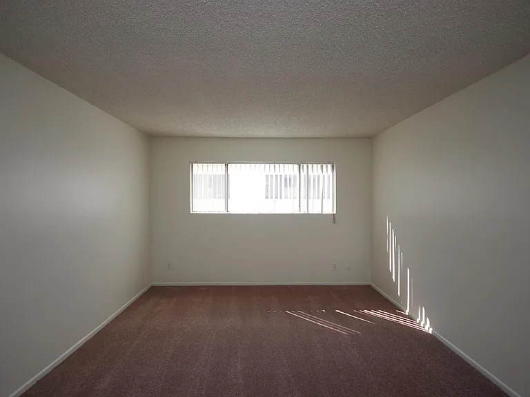 202 E Live Oak St #F — Photo 16