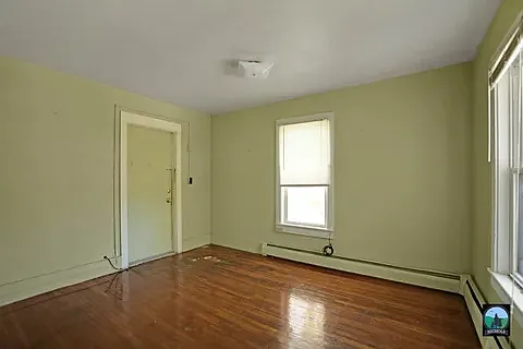 3 bed, 1100 sqft, $950 — Photo 3