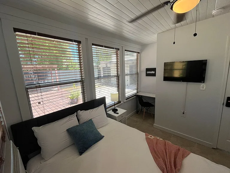 210 Carolina Ave — Photo 3