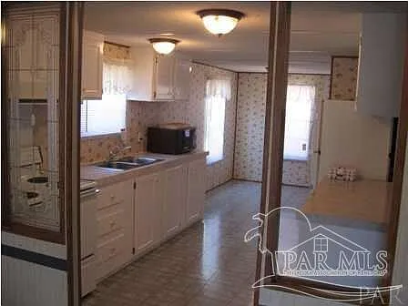 3 bed, 1279 sqft, $1,350 — Photo 2