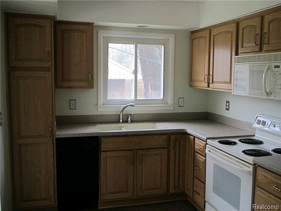 5th image of 626 Englewood Ave