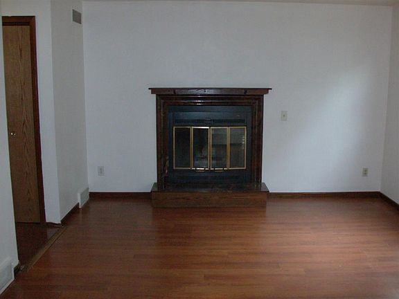 4th image of 201 Williamsburg Way Ct
