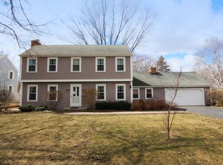 844 Dundee Ave, Barrington, IL 60010