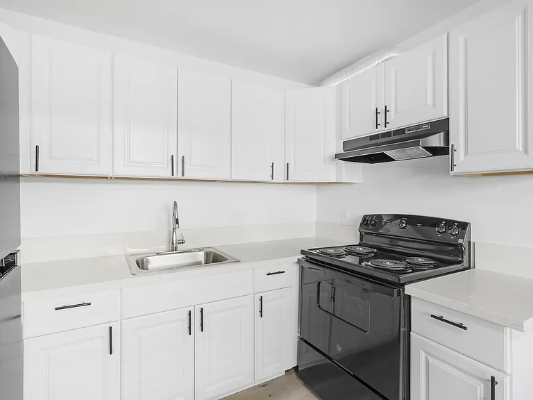Shelfield Apartments — Photo 22