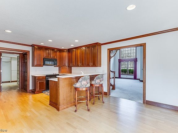 5th image of 140 Hogan Ln NE
