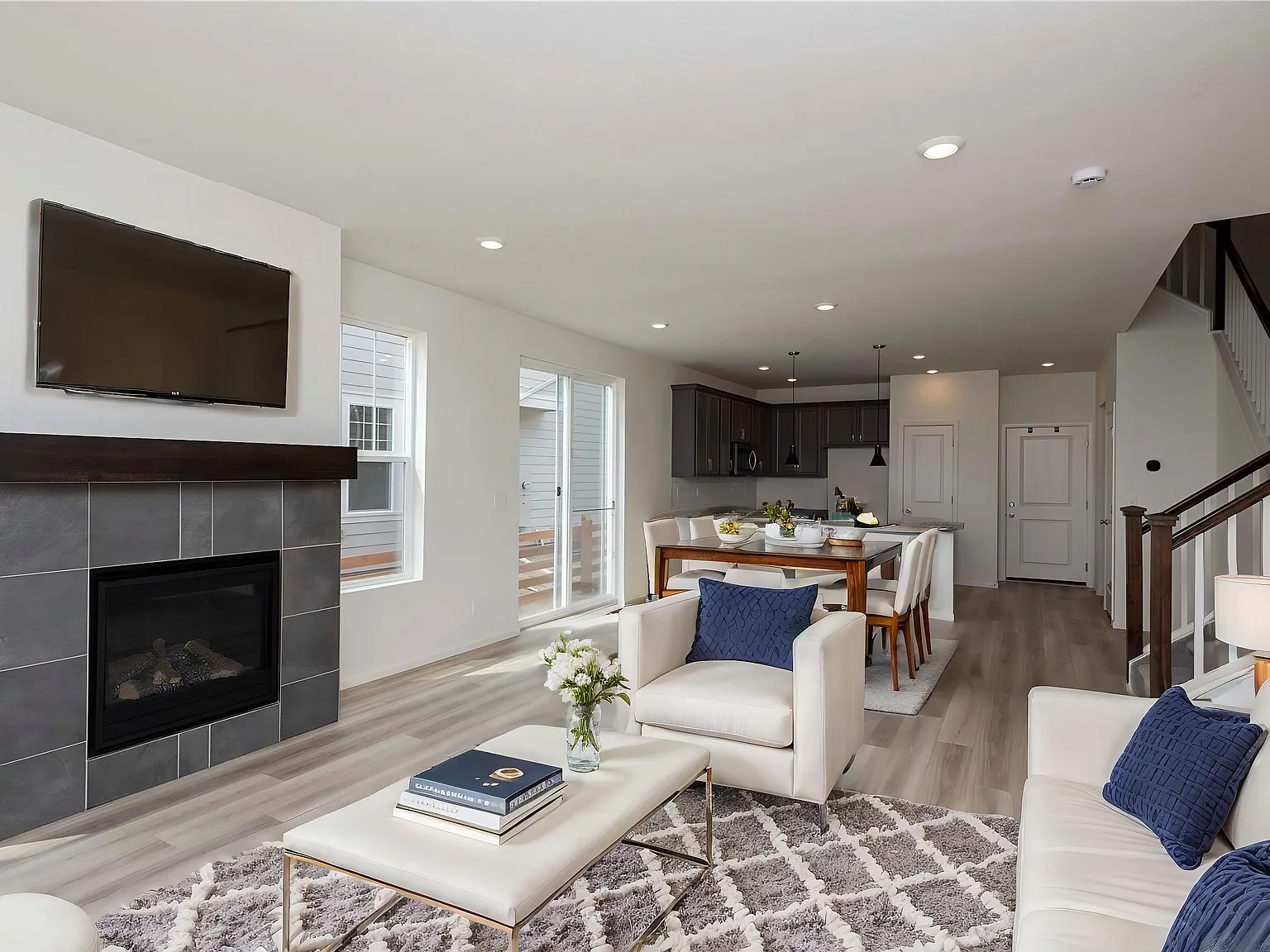3 bed, 2.5 bath, 1978 sqft, $2,900 — Photo 3