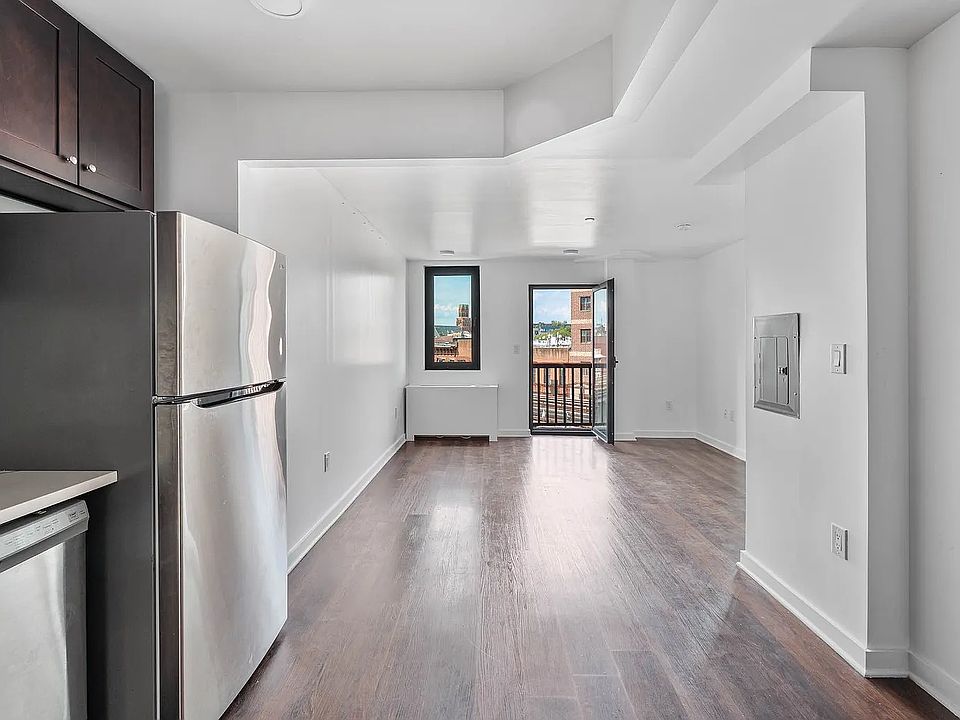 1st image of 864 Willoughby Ave #2A