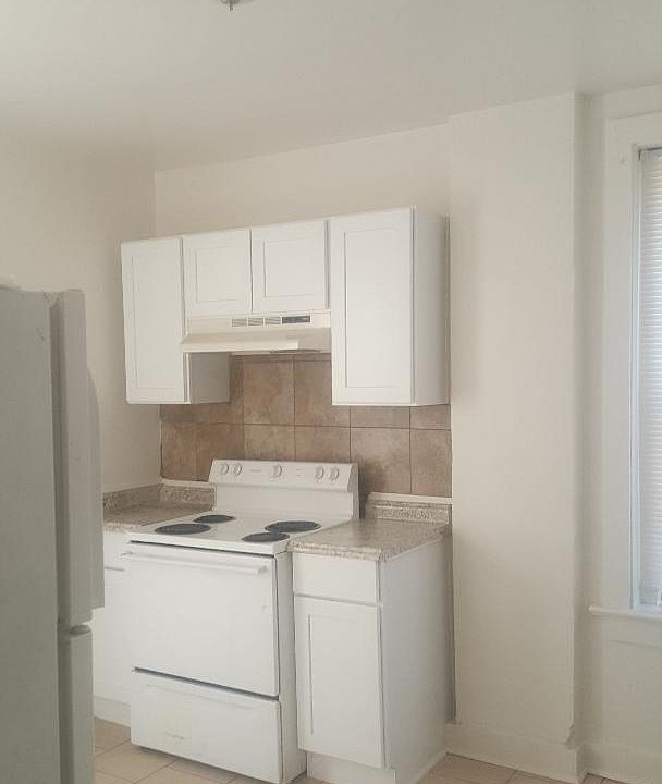 1st image of 325 W 31st St APT 2