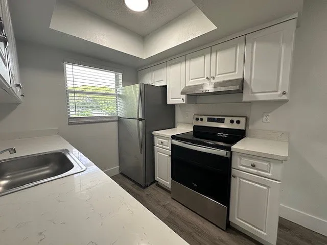 3660 NE 11th Ave — Photo 6