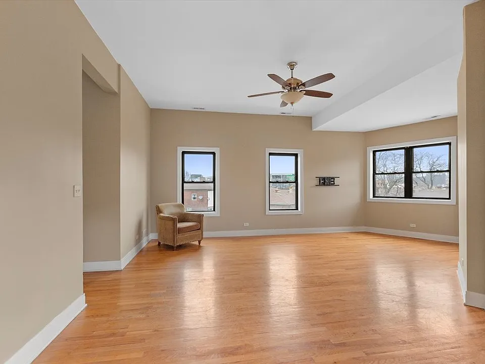 1046 N Milwaukee Ave #3