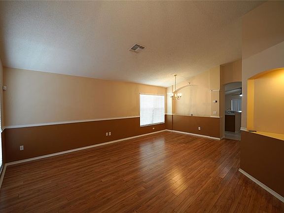 4th image of 633 Cypress Tree Ct