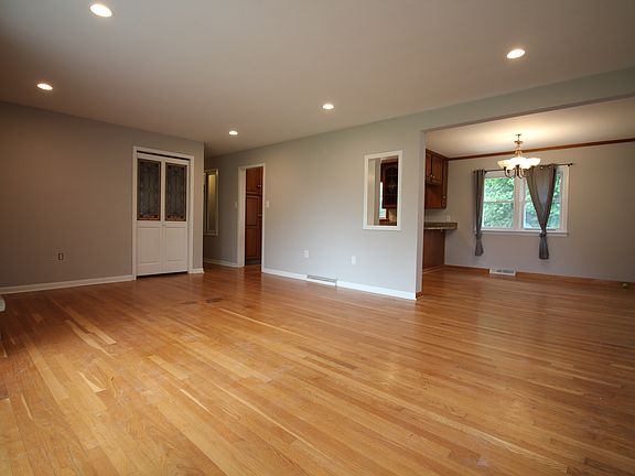 5th image of 11808 Cheryl Dr