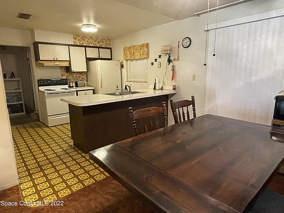 3rd image of 2085 New York St