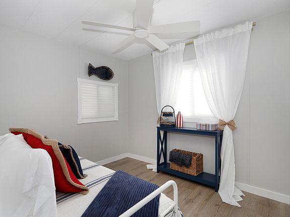 4th image of 126 Guilford Ct