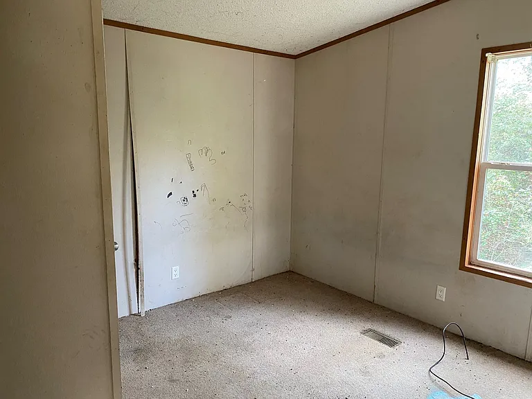 1233 Suncrest Cir — Photo 15