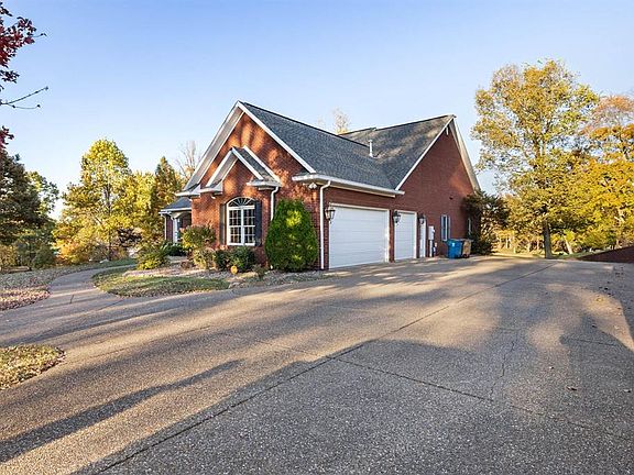 3rd image of 6628 Kingston Dr