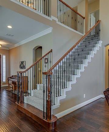 5th image of 629 York Ct