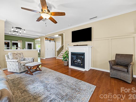 3rd image of 334 Battery Cir