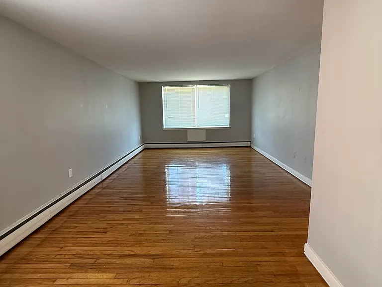 Garden Hill Apartments — Photo 34