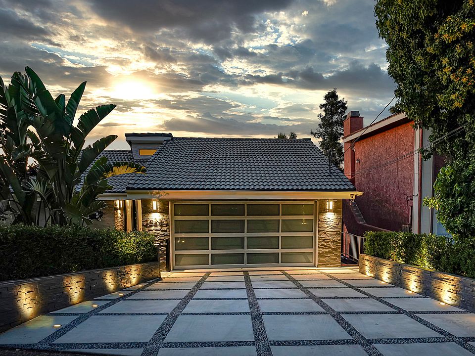 1st image of 28201 Laura La Plante Dr