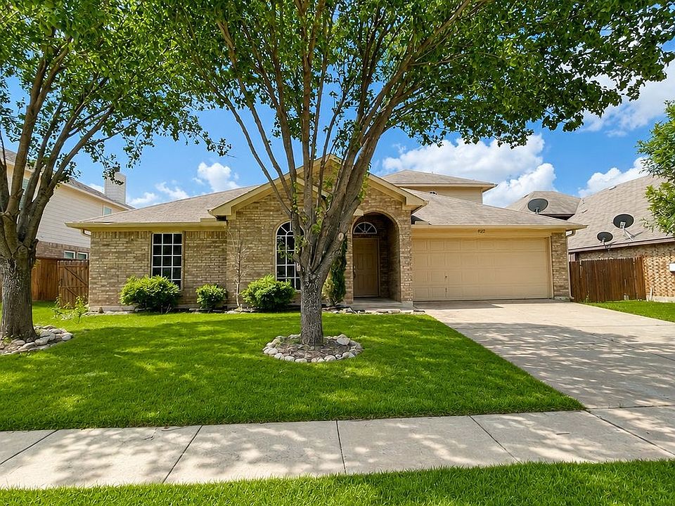 1st image of 825 Forest Heights Dr
