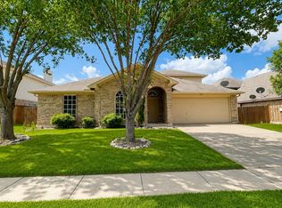 825 Forest Heights Dr, Fort Worth, TX 76108