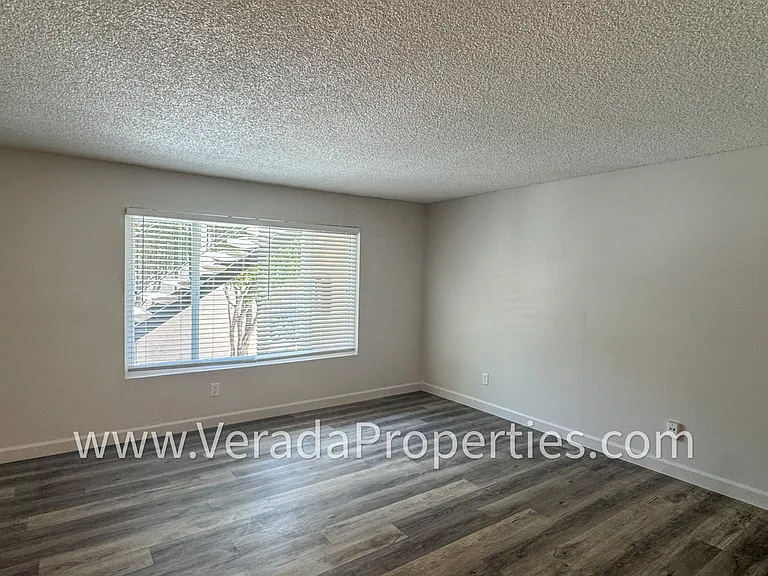4336 Estrella Ave #4 — Photo 9