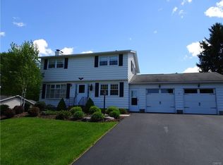 202 Canterbury Dr, Camillus, NY 13031