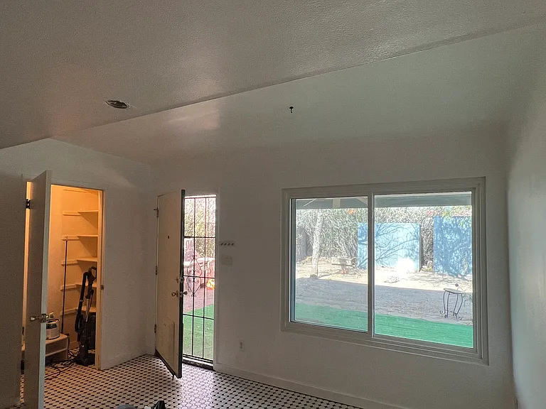 1316 W Mountain View Rd — Photo 5